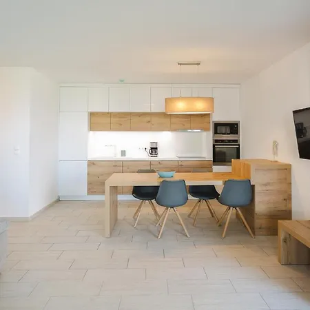 Admiral Luxury Iii By Bltn アパート