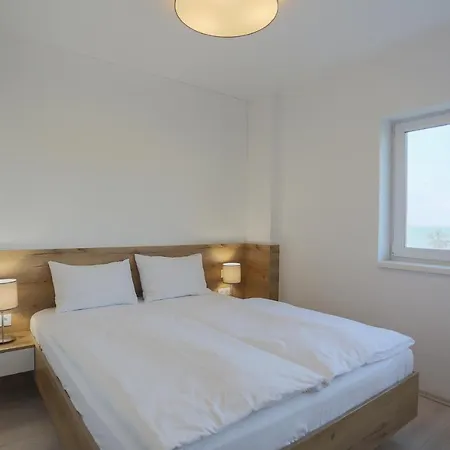 Admiral Luxury Iii By Bltn Apartment