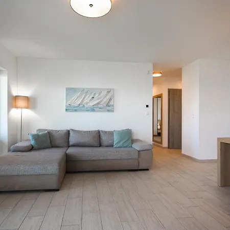 Admiral Luxury Iii By Bltn * シオーフォク