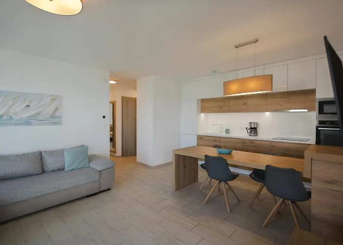 Admiral Luxury Iii By Bltn * שיופוק